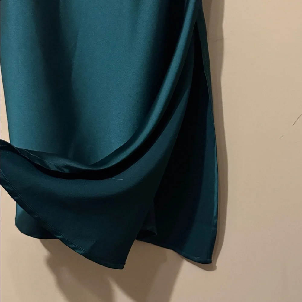 NWOT- Petal & Pup Cyprus Satin Slipdress, Emerald Green, size 14 - Picture 9 of 12